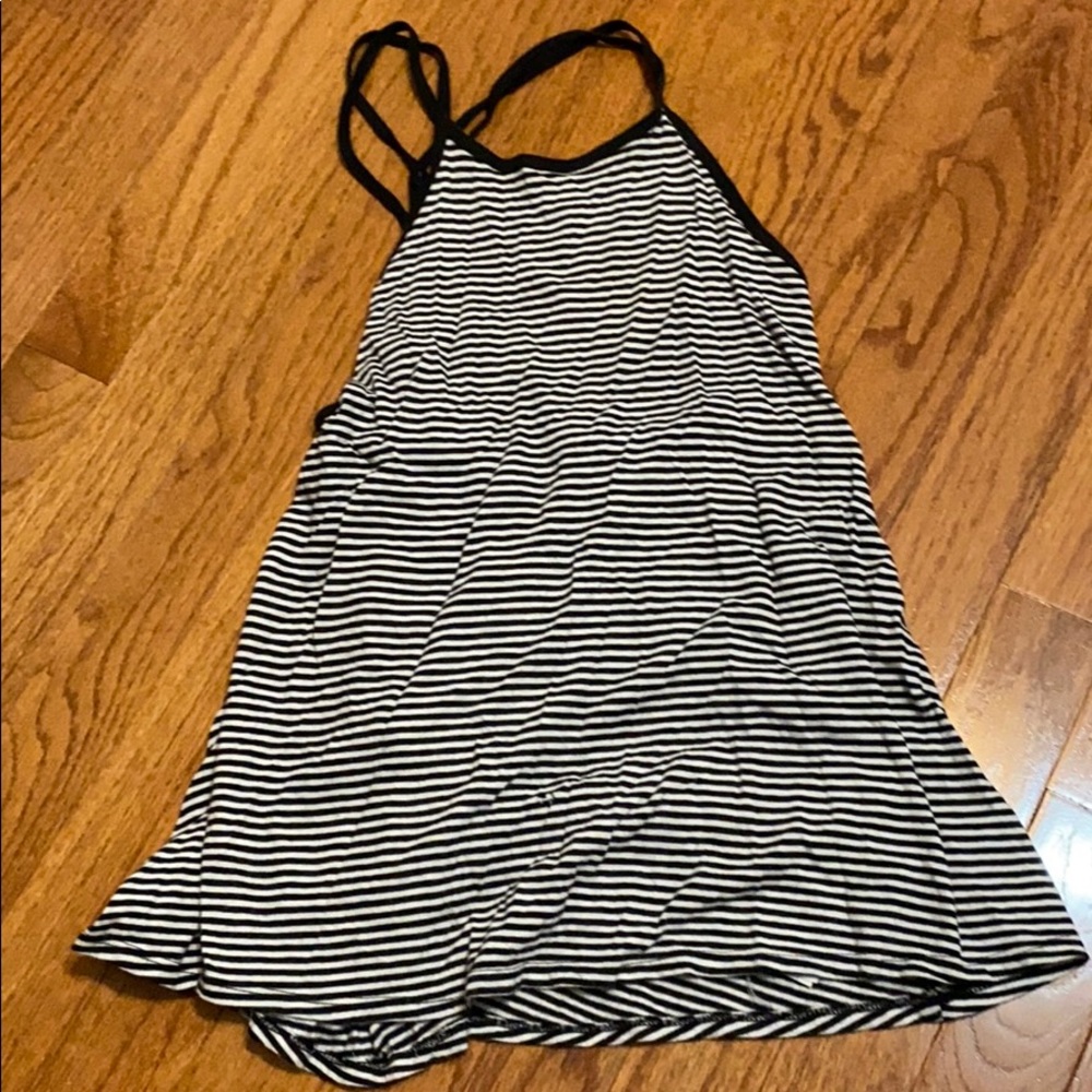 HOLLISTER FLOWY B&W STRIPED TANK